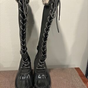 Knee high rain boots with fur